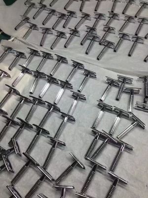 自動宝飾品小型PVDコーティング装置 高いコーティング均一性 PVDスパッタリング真空装飾コーティング装置