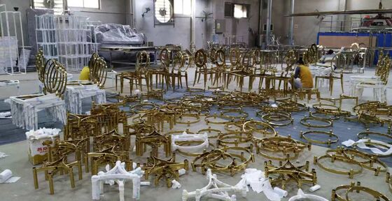 指紋防止と腐食耐性のあるプロパティを持つブラシ金PVD真空コーティングチェア境界