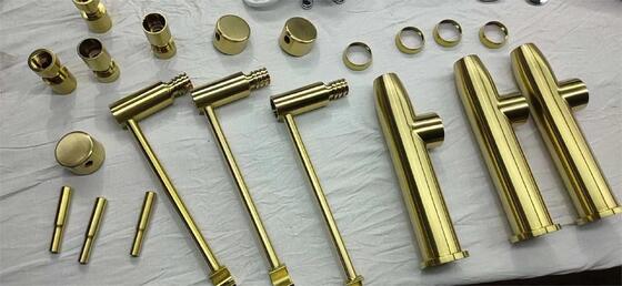 指紋防止の簡単な洗浄と全自動制御を備えた衛生的な重量ハードウェア PVD ​​真空コーティング機