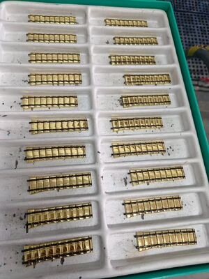フルオート制御とサニタリーハードウェア用のカスタマイズされたキャビティボリュームを備えたカスタムマルチアーク真空コーティングマシン