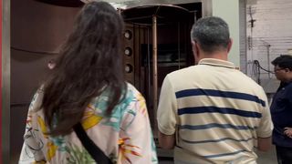 イランの顧客がテスト後に PVD ​​コーティングされたサンプルを検査
